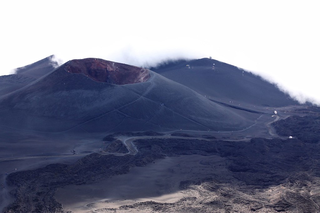 strada che costeggia l'etna